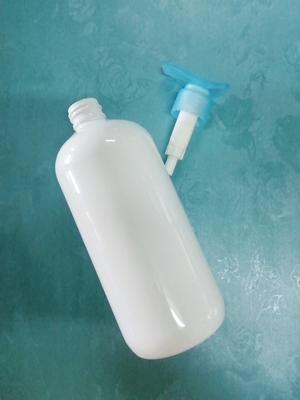 Bottiglie, sciampo e provette di plastica vuoti riutilizzabili del corpo